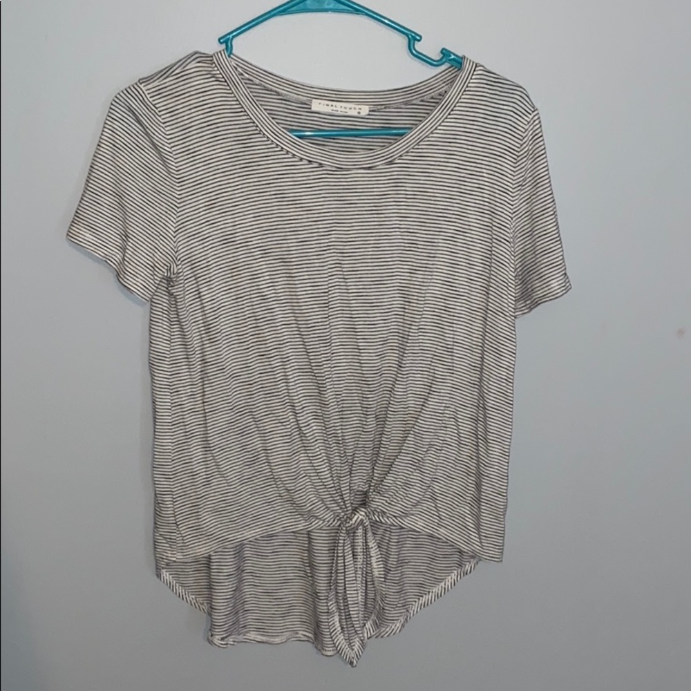 Super cute t shirt with tie in front